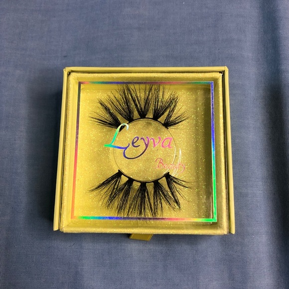 False Lashes - Picture 1 of 1